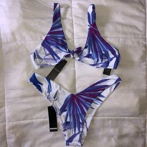 Vaya island ! Super cute and flattering!